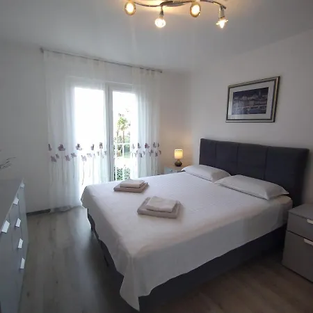Apartament In With Terrace, Air Condition, Wifi, Washing Machine *