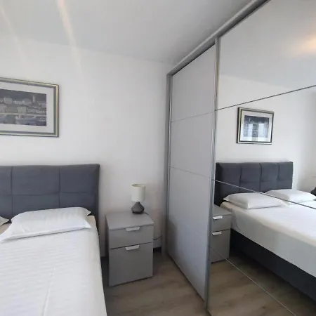 In With Terrace, Air Condition, Wifi, Washing Machine Apartment