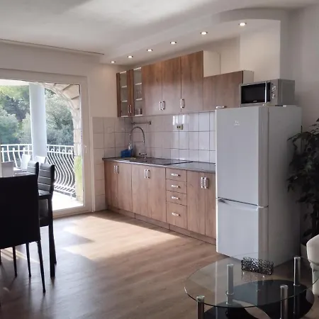 In With Terrace, Air Condition, Wifi, Washing Machine Apartment