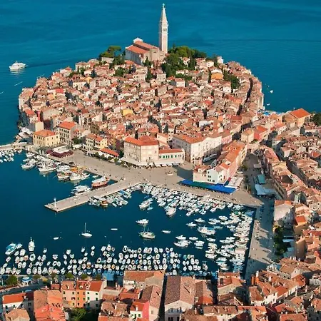 Apartament In With Terrace, Air Condition, Wifi, Washing Machine Rovinj