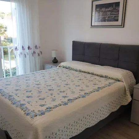 In With Terrace, Air Condition, Wifi, Washing Machine